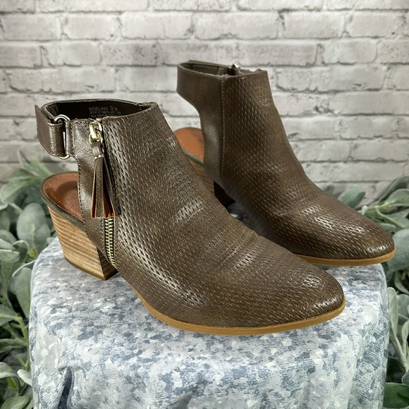 BareTraps Noelani Dark Olive Perforated Round Toe Ankle Booties WMS 9M🌟EUC🌟 - Picture 11 of 11